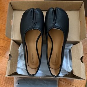 Maison Nakamoto Black Leather Tabi Flats